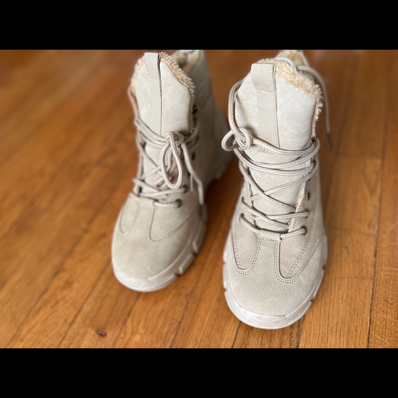 Tan Unisex boots size 39.5. - Picture 4 of 5